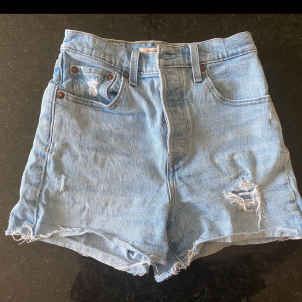 LEVIS 25 RIBCAGE SHORT LIGHT WASH DISTRESSED